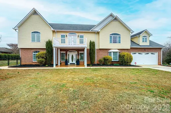 1360 Sweetbriar Lane, Hickory, NC 28602