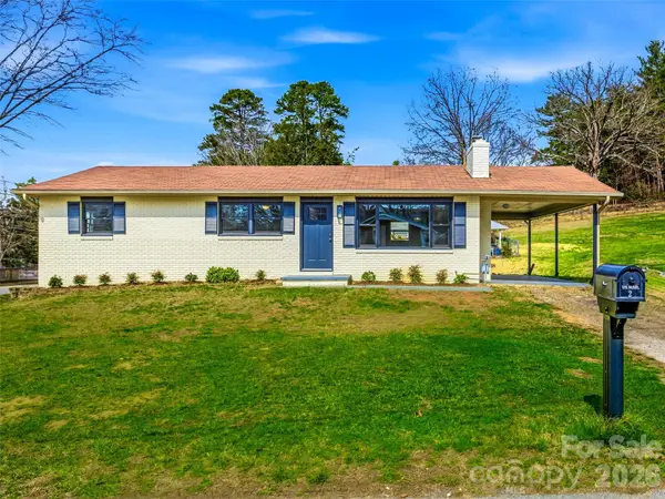 2 Oakland Street, Weaverville, NC 28787