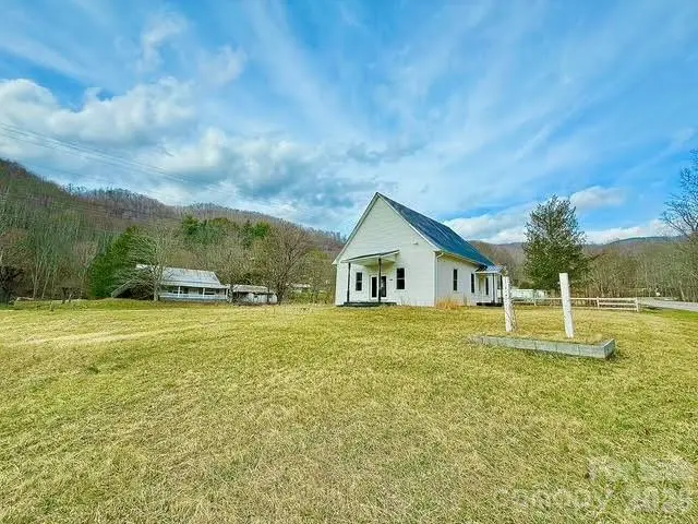 6367 Nc 261 Highway, Bakersville, NC 28705 - #2