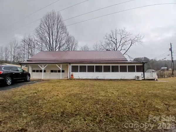 262 Blackberry Lane, Bakersville, NC 28705