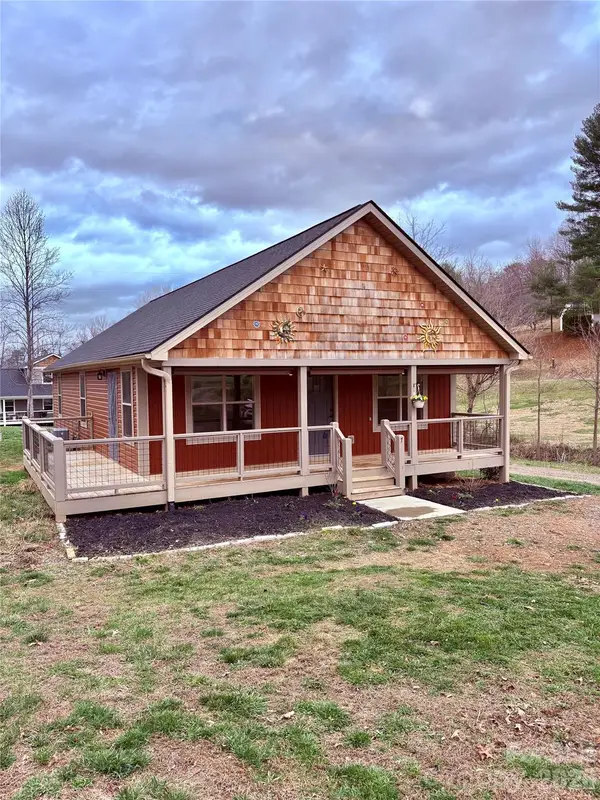 7 Ruff Road, Leicester, NC 28748