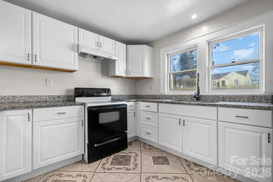 204 22nd Avenue Ne, Hickory, NC 28601 - #2