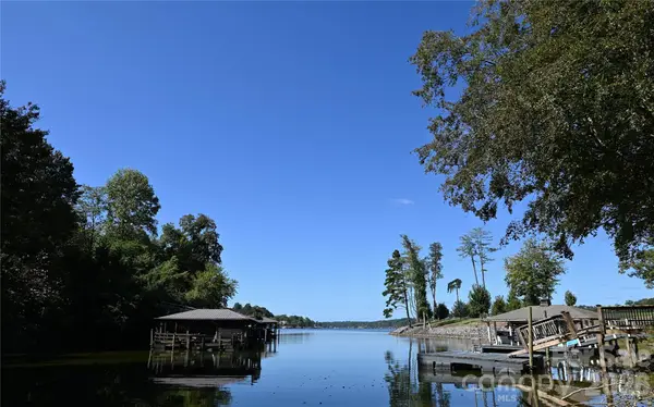 4559 1st Street Nw, Hickory, NC 28601