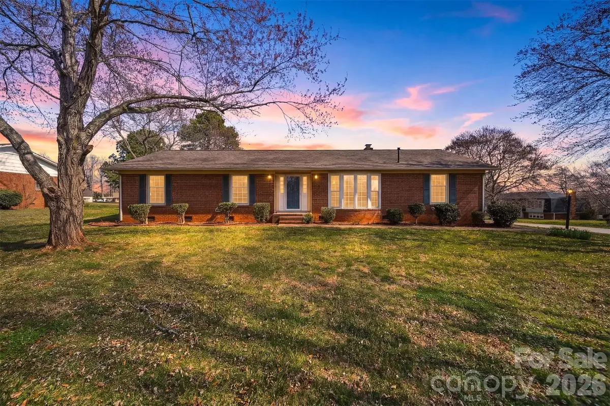 2010 Elizabeth Avenue, Hickory, NC 28602 - #1