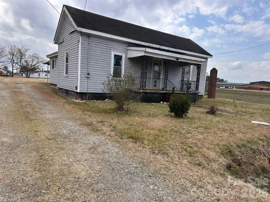 408 Carolina Street, Fremont, NC 27830 - #2