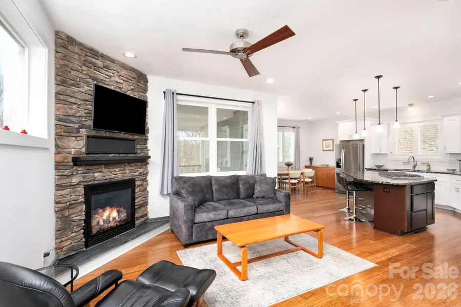 31 Central Avenue W, Asheville, NC 28806 - #3