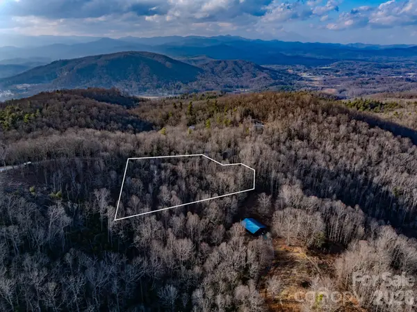 582 Faircrest Lane, Hendersonville, NC 28792