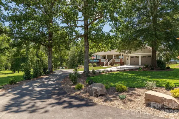 16 School House Road, Mills River, NC 28759