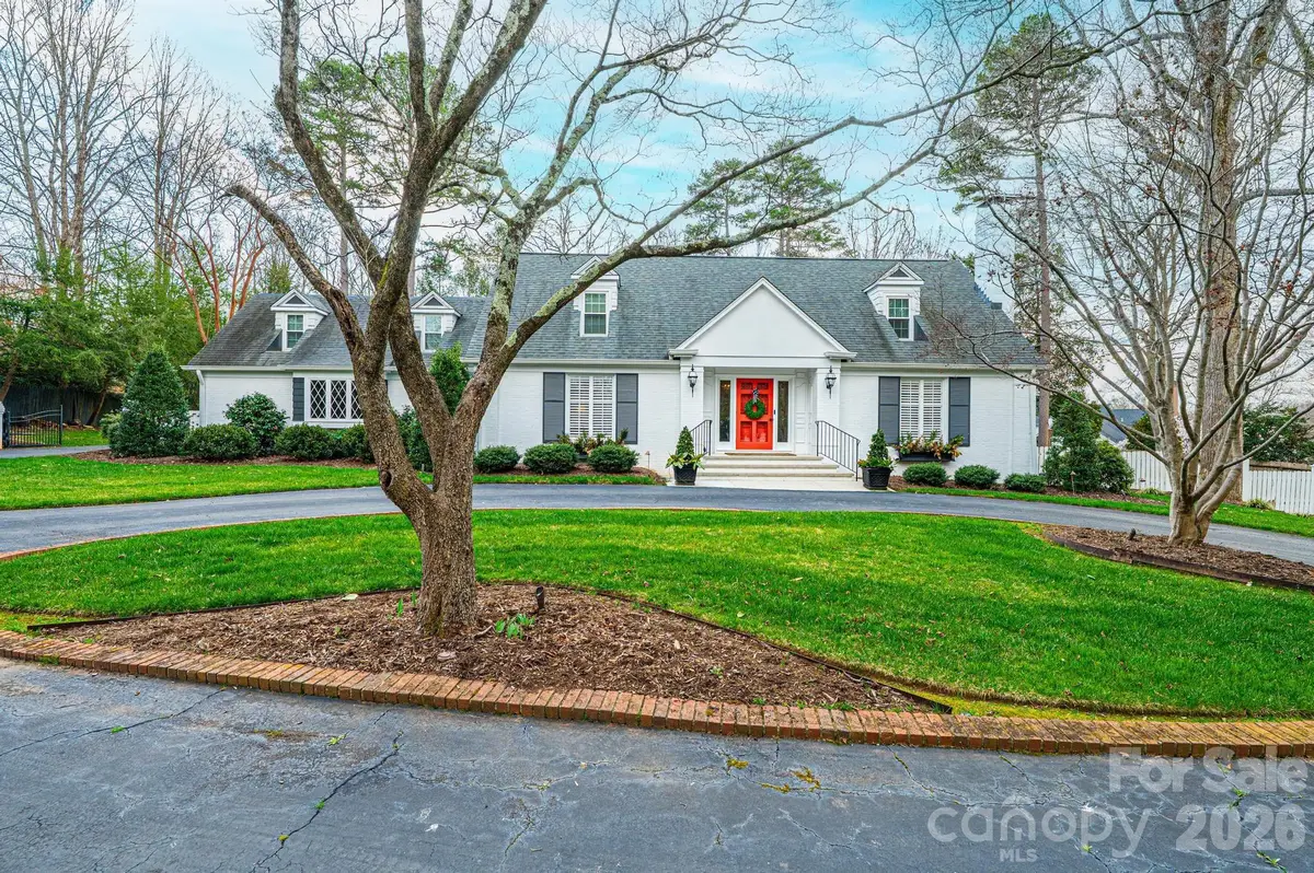 935 18th Avenue Drive Nw, Hickory, NC 28601 - #1