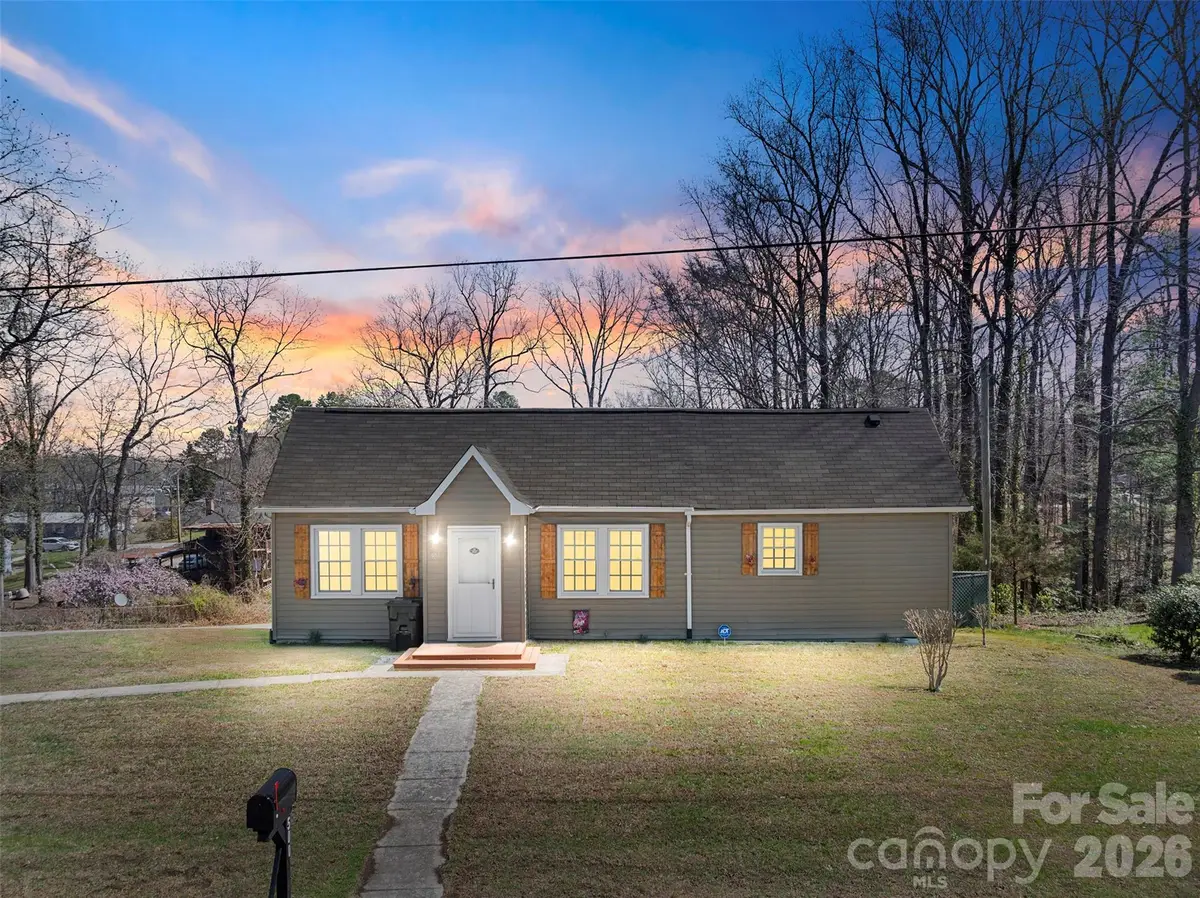 500 Pineywood Road, Thomasville, NC 27360 - #1
