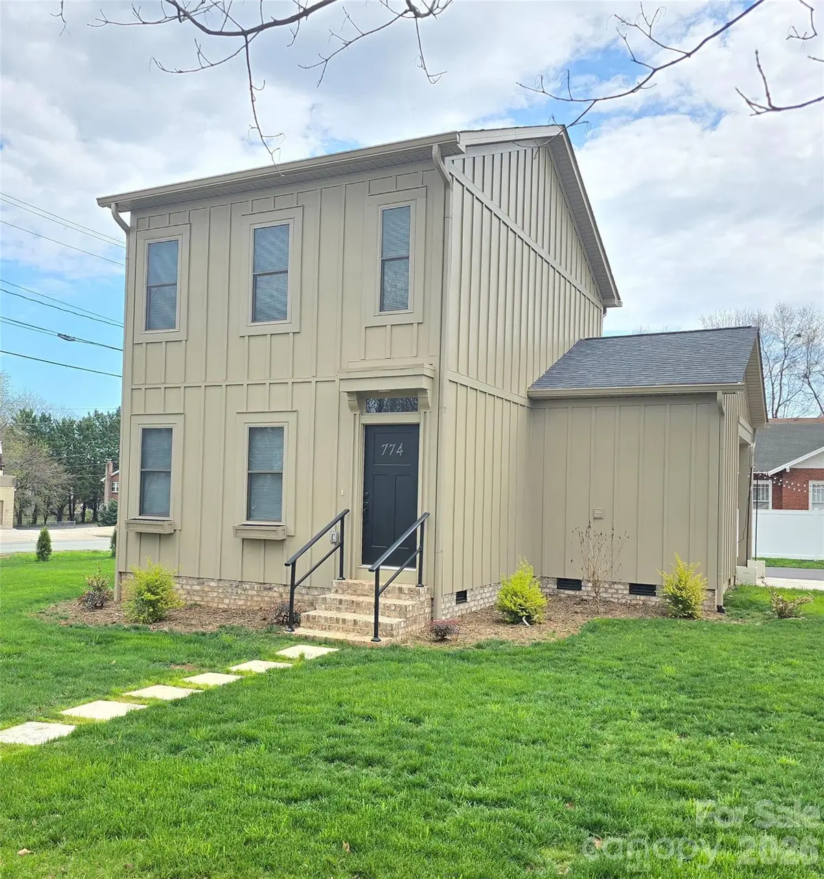 774 8th Street Ne, Hickory, NC 28601 - #1