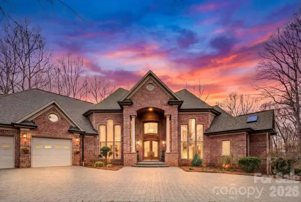 1043 Rolling Green Drive, Newton, NC 28658