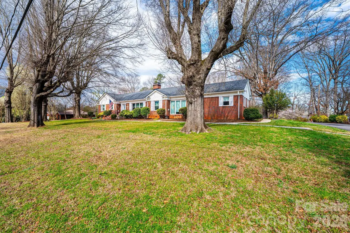 1724 2nd Avenue Nw, Hickory, NC 28601 - #1