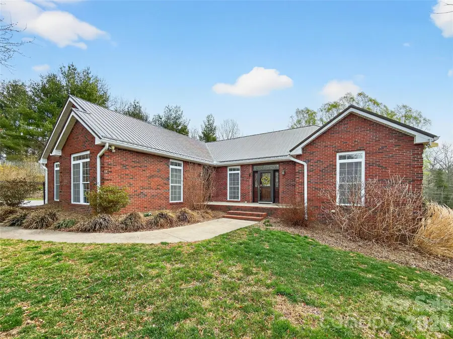3275 Hanging Rock Road, Spruce Pine, NC 28777 - #3