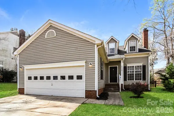 8425 Woodford Bridge Drive, Charlotte, NC 28216