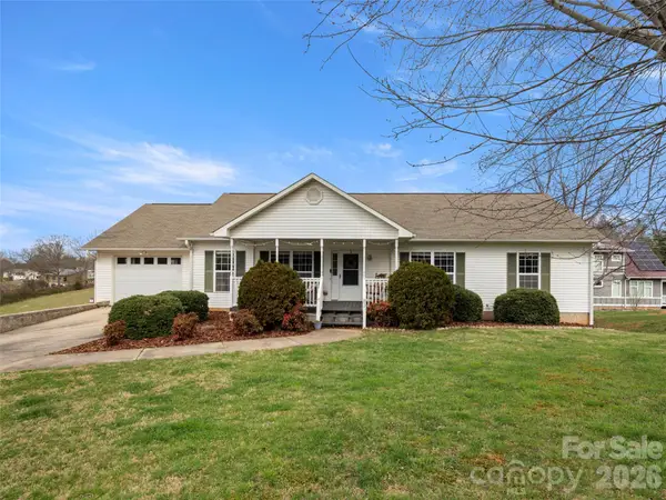 83 Church Street, Weaverville, NC 28787