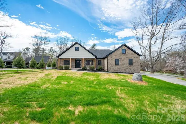 1500 Avalon Oaks Court, Dallas, NC 28034