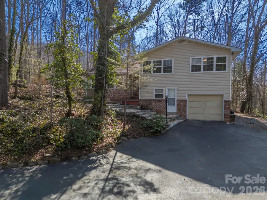 3 Country Road, Hendersonville, NC 28791 - #2