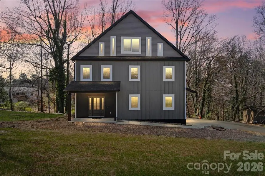 543 30th Avenue Nw, Hickory, NC 28601 - #2