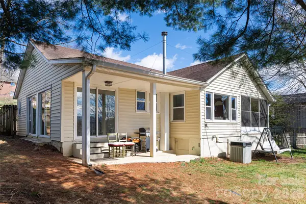 203 Pine Street, Candler, NC 28715