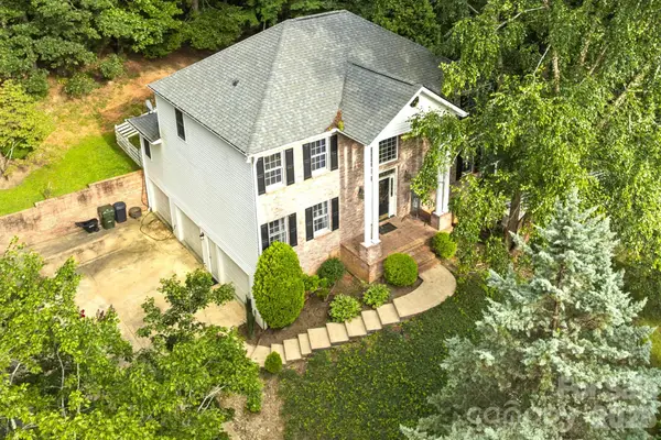 314 Sweetwater Hills Drive, Hendersonville, NC 28791