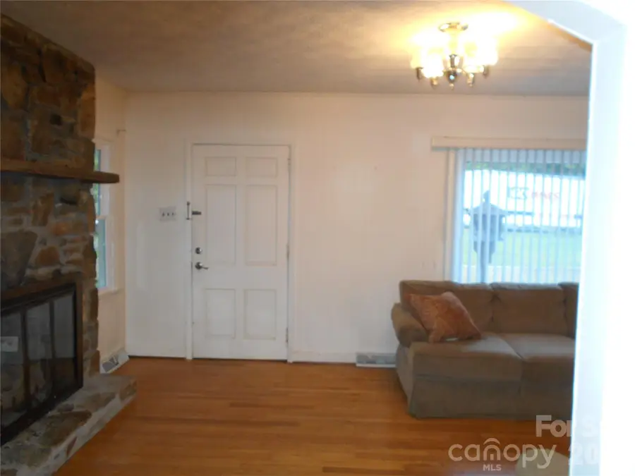 18 Herron Street, Black Mountain, NC 28711 - #2