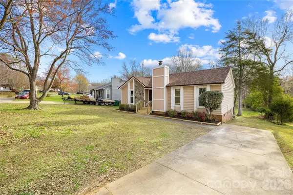 8122 Strawberry Point Drive, Charlotte, NC 28215