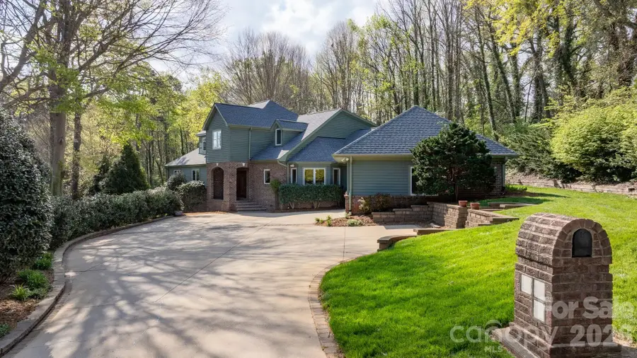 421 18th Avenue Lane Nw, Hickory, NC 28601 - #3