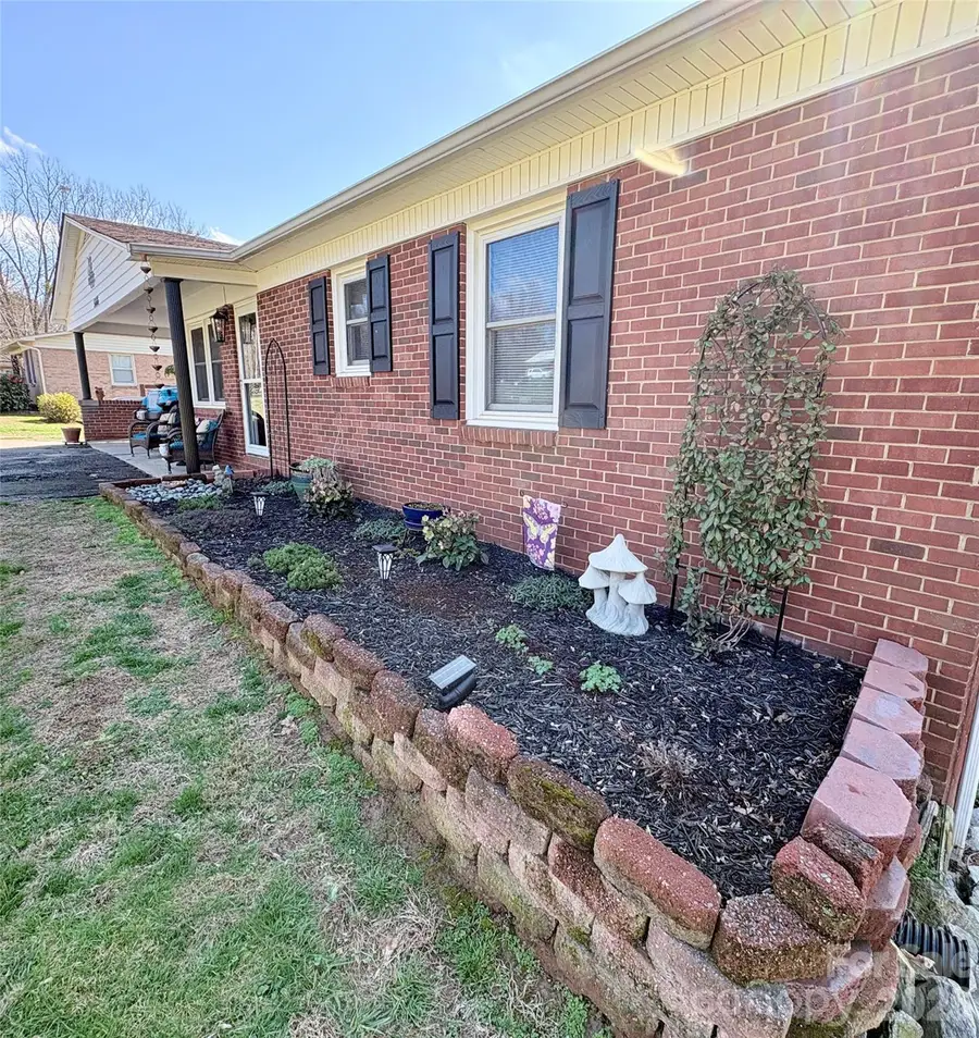 5666 Us 70 Highway E, Nebo, NC 28761 - #3