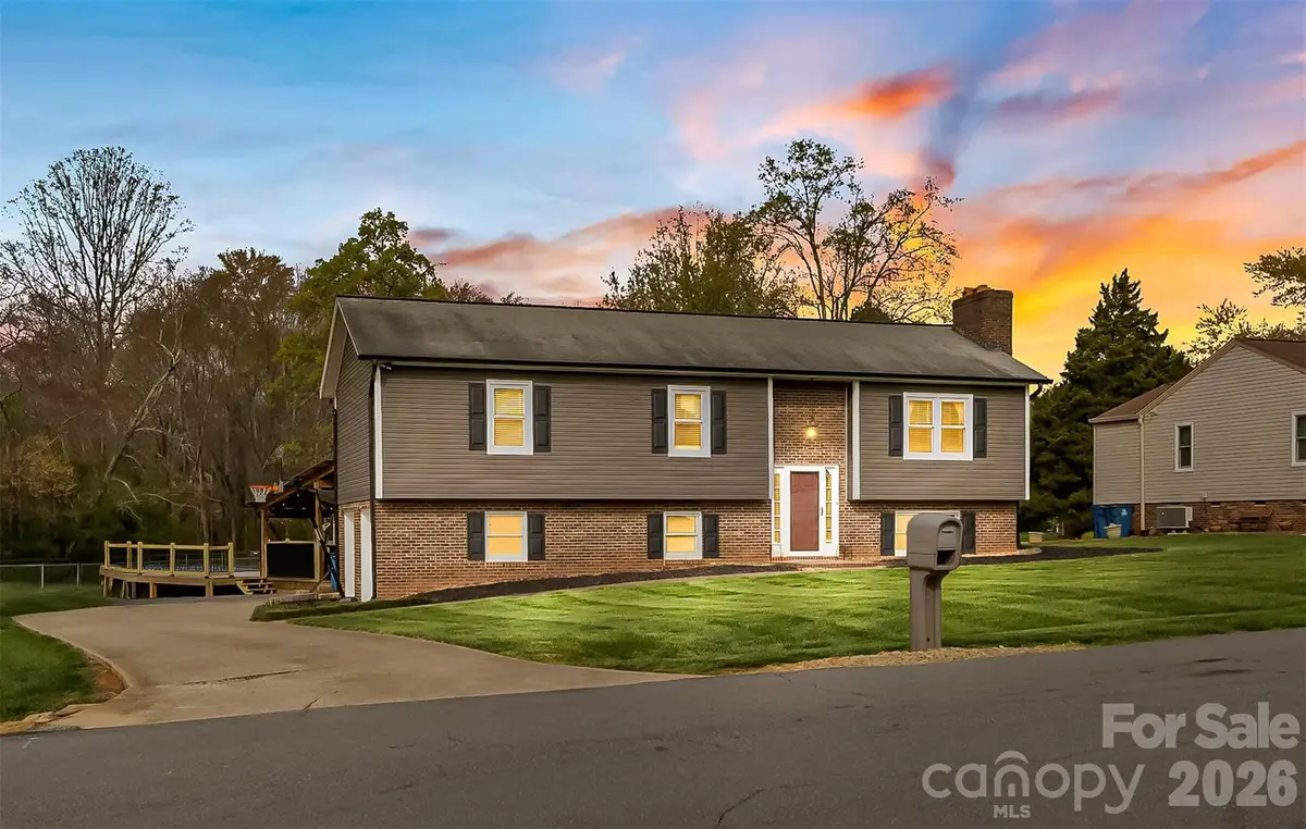 1757 Castlewood Court, Hickory, NC 28602 - #1