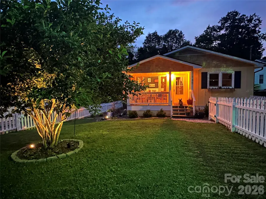 145 Woodland Drive, Waynesville, NC 28786 - #2