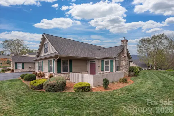 93 Outlook Circle, Swannanoa, NC 28778