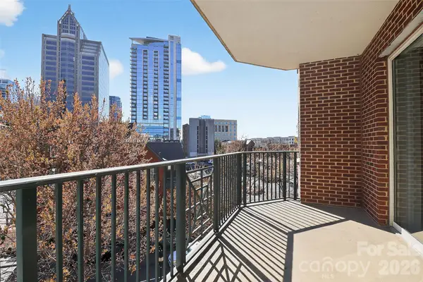 300 W 5th Street W #413, Charlotte, NC 28202