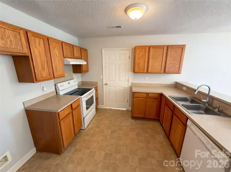 3461 E Fairmeadow Drive, Lancaster, SC 29720 - #2