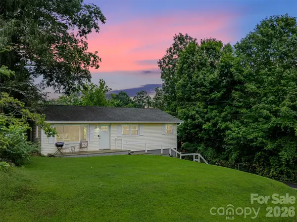 11 Oakley Dogwood Drive, Asheville, NC 28803
