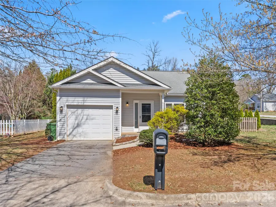 15 Scottish Circle, Asheville, NC 28803 - #2