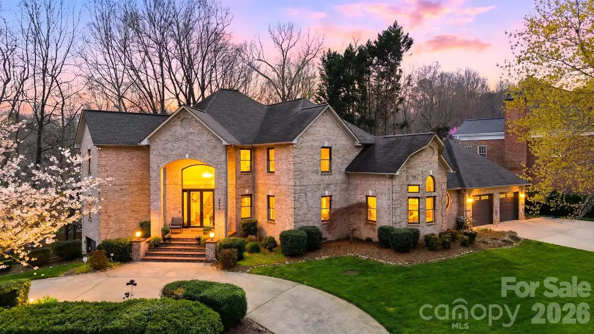 4624 9th Street Ne, Hickory, NC 28601 - #1