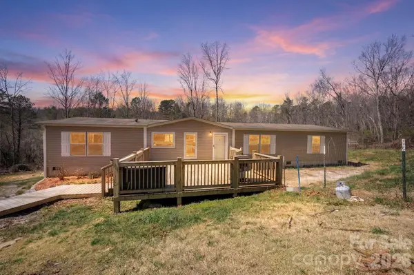 1064 Deer Chase Circle, Cedar Mountain, NC 28718