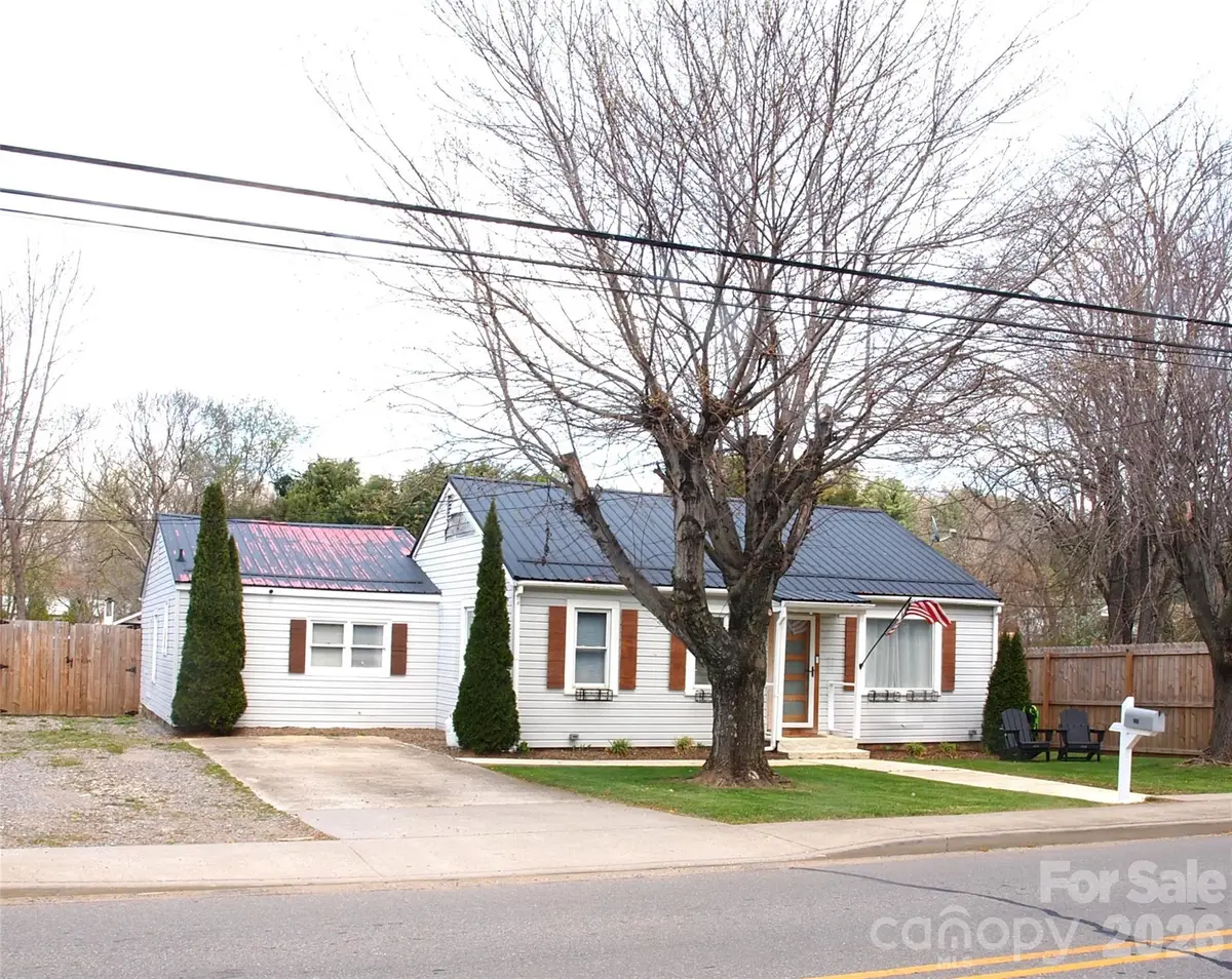 316 Hazelwood Avenue, Waynesville, NC 28786 - #1