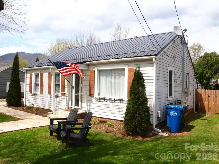 316 Hazelwood Avenue, Waynesville, NC 28786 - #3