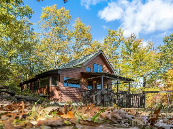 121 Pairofdice Way, Lake Lure, NC 28746
