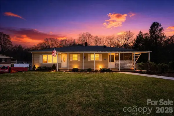 848 Meadowood Drive Ne, Lenoir, NC 28645