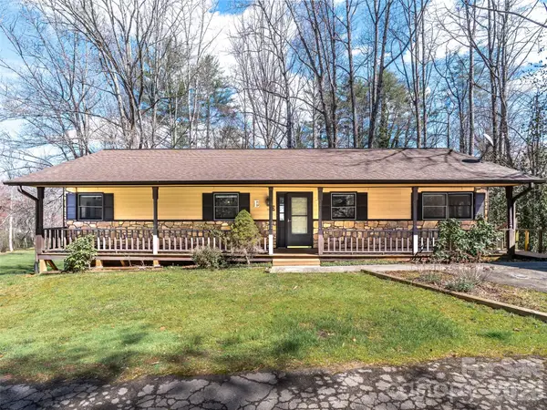 86 View De Lake Drive, Etowah, NC 28729