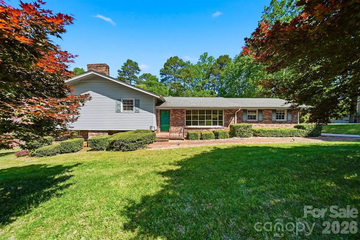 140 28th Avenue Drive Nw, Hickory, NC 28601 - #1