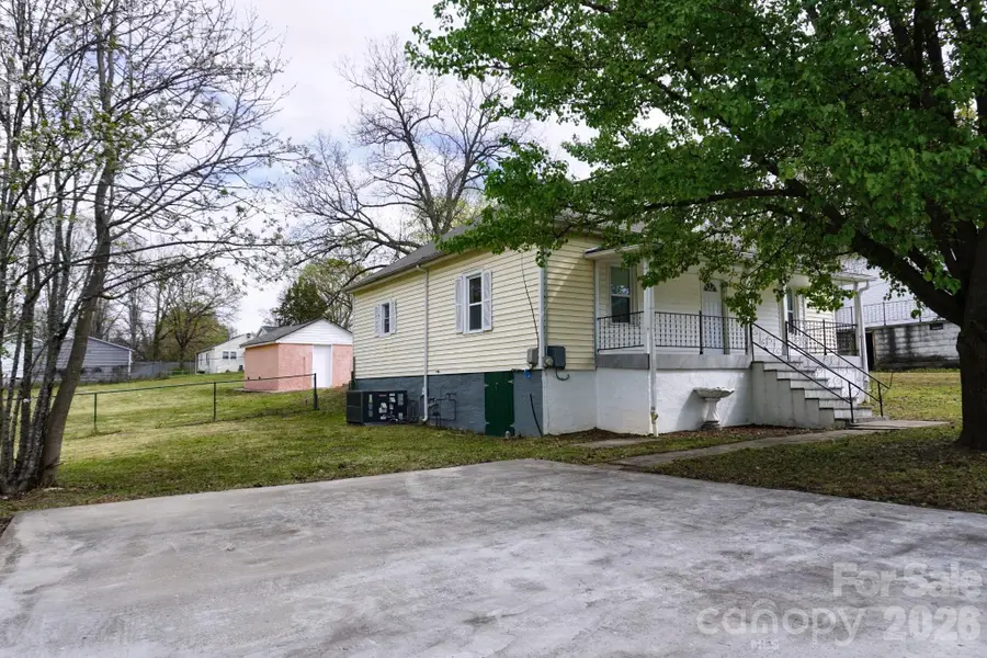 415 E Georgia Avenue, Bessemer City, NC 28016 - #2