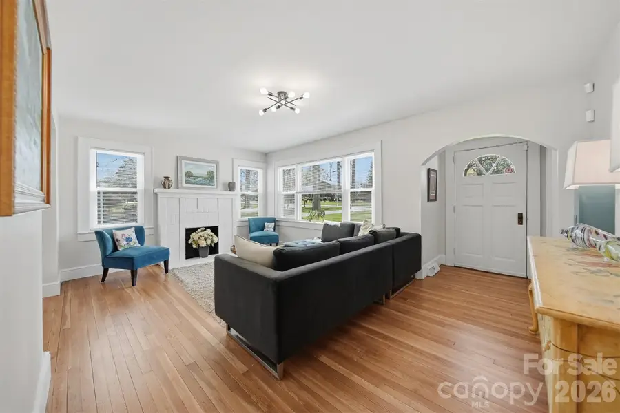 203 8th Street Ne, Conover, NC 28613 - #3