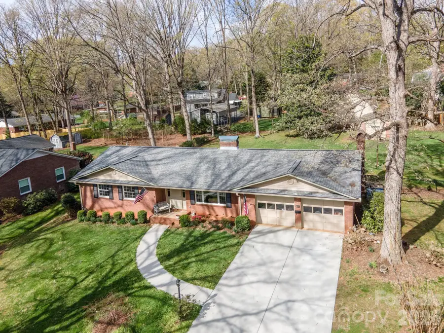 513 2nd Avenue Place Ne, Conover, NC 28613 - #2