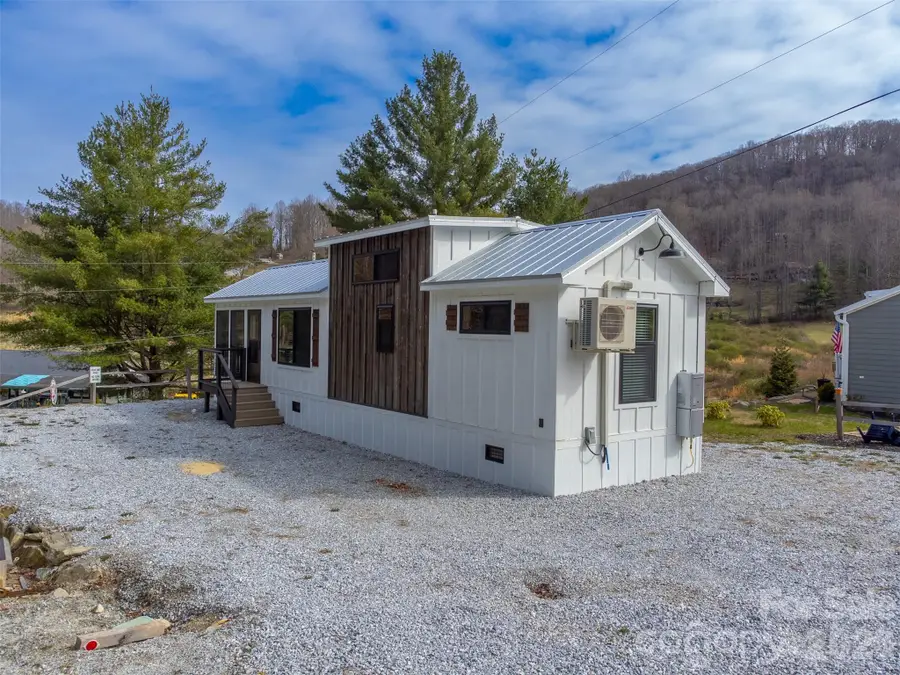 122 Mountain Breeze Ridge, Scaly Mountain, NC 28775 - #2