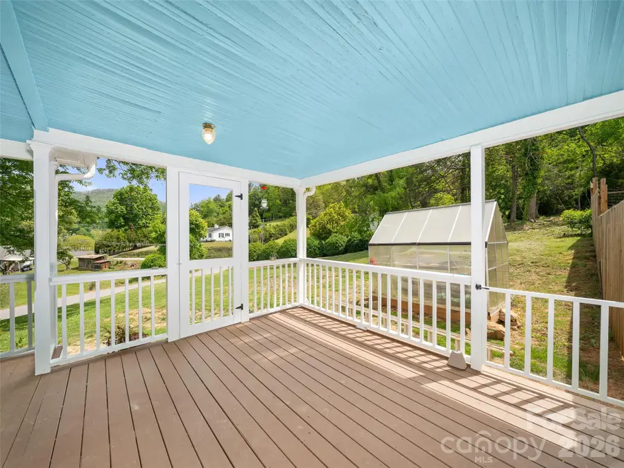 309 Hillside Drive, Burnsville, NC 28714 - #3