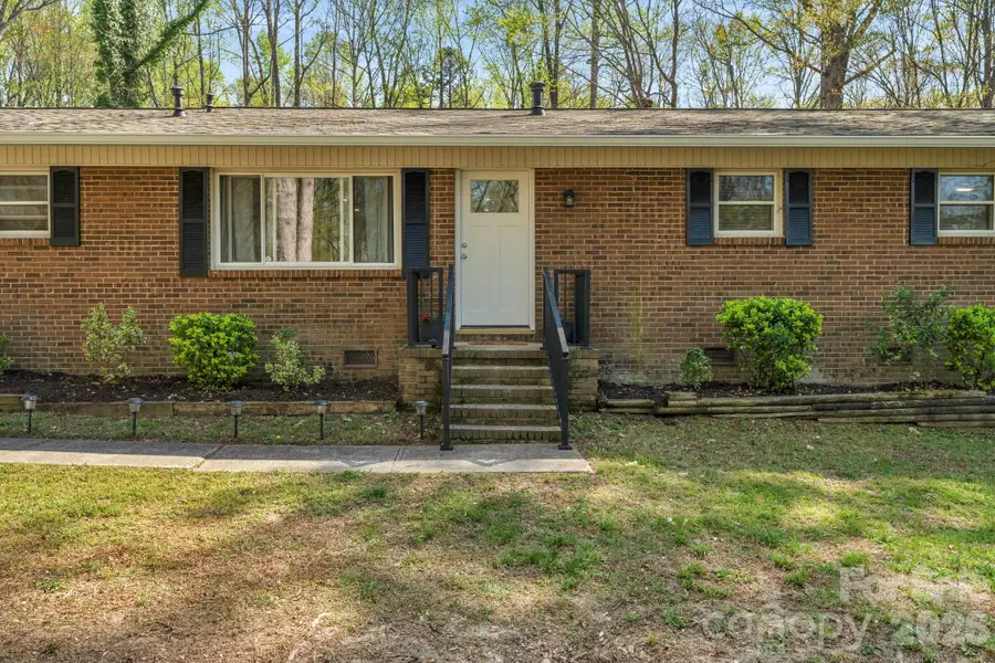 409 Robinson Avenue, Matthews, NC 28104 - #2